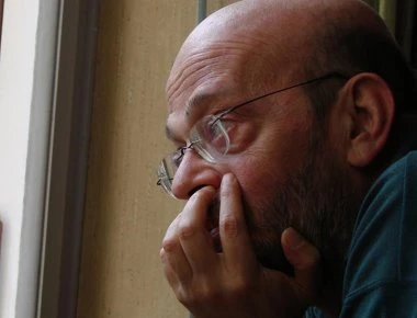 Στη ΜΕΘ του Ευαγγελισμού με πνευμονία βαριάς μορφής ο δημοσιογράφος Μάνος Αντώναρος